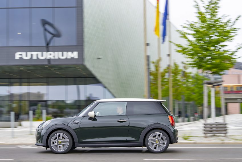 2022 Mini Cooper SE Resolute Edition - Side Wallpaper 850x567 #56