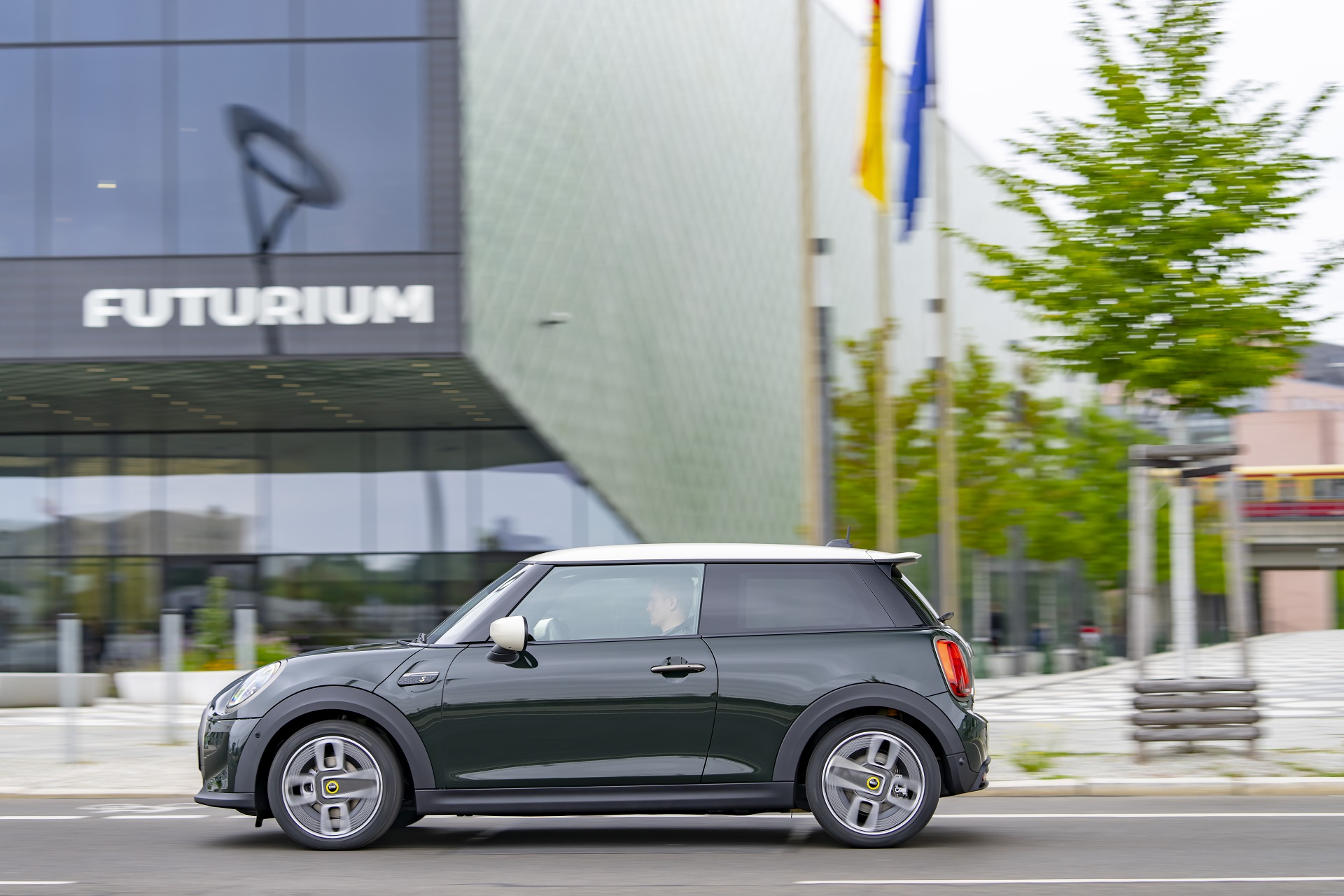 Download 2022 Mini Cooper SE Resolute Edition - Side HD Wallpaper 1920x1280 #56