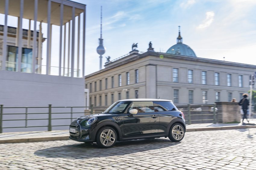 2022 Mini Cooper SE Resolute Edition - Side Wallpaper 850x567 #42