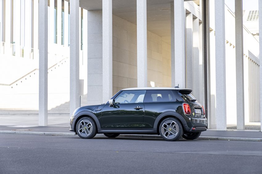 2022 Mini Cooper SE Resolute Edition - Side Wallpaper 850x567 #26