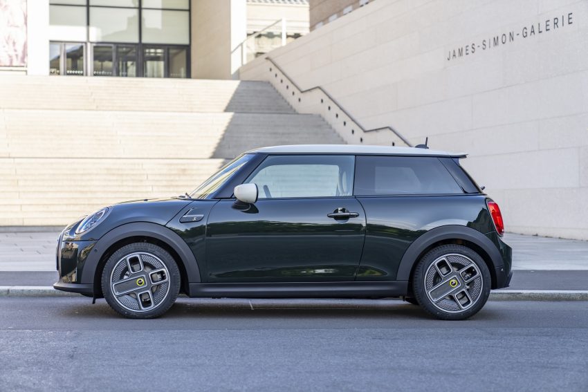 2022 Mini Cooper SE Resolute Edition - Side Wallpaper 850x567 #20