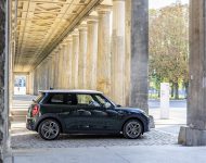 2022 Mini Cooper SE Resolute Edition - Side Wallpaper 190x150
