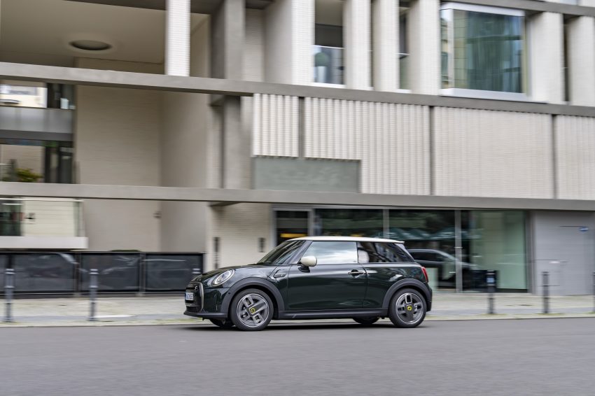 2022 Mini Cooper SE Resolute Edition - Side Wallpaper 850x566 #63