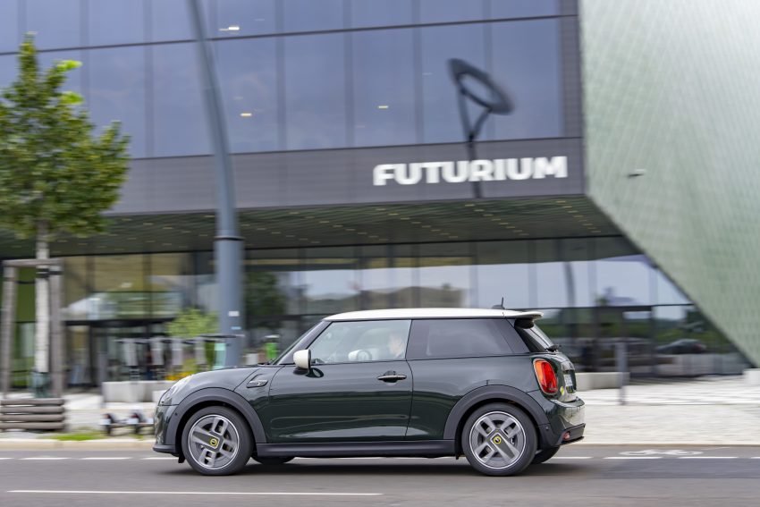 2022 Mini Cooper SE Resolute Edition - Side Wallpaper 850x567 #55