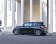2022 Mini Cooper SE Resolute Edition - Side Wallpaper 190x150