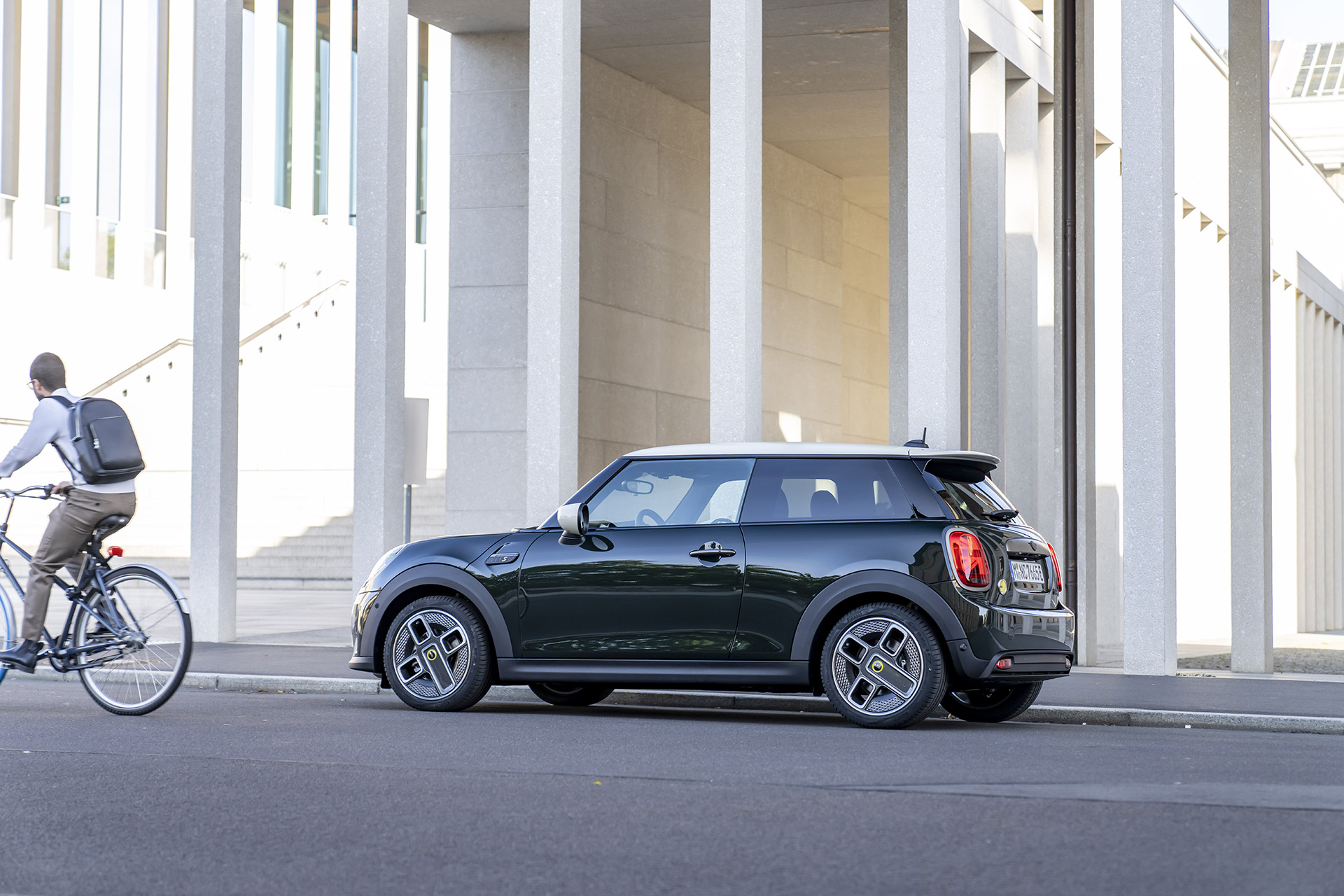 Download 2022 Mini Cooper SE Resolute Edition - Side HD Wallpaper 1920x1280 #27
