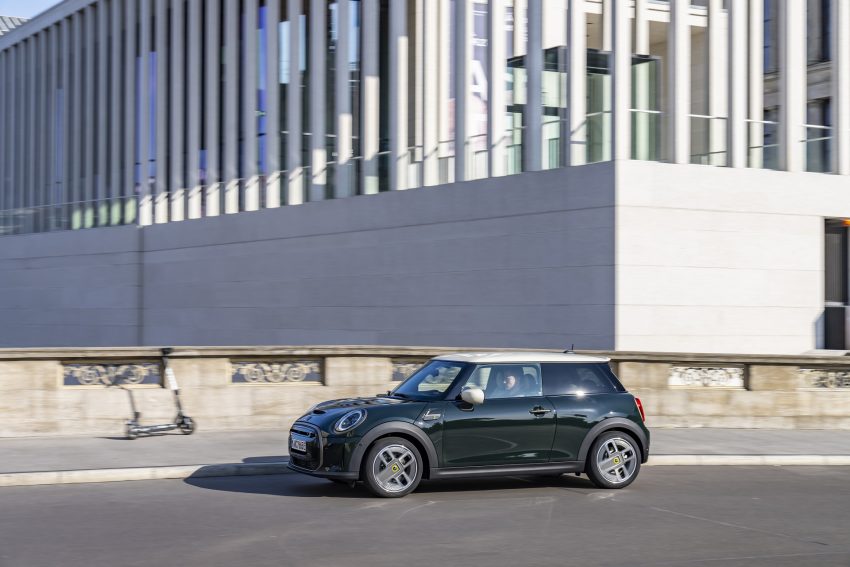 2022 Mini Cooper SE Resolute Edition - Side Wallpaper 850x567 #21