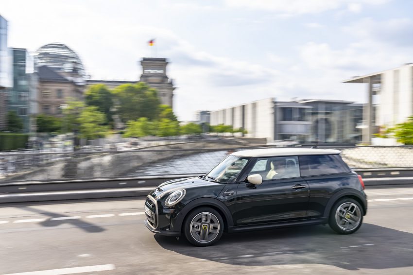 2022 Mini Cooper SE Resolute Edition - Side Wallpaper 850x566 #73