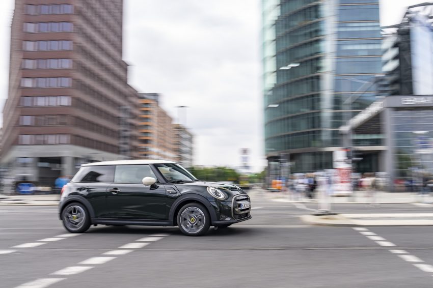 2022 Mini Cooper SE Resolute Edition - Side Wallpaper 850x566 #64