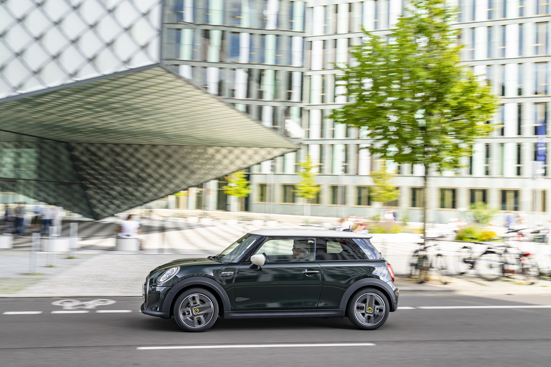 Download 2022 Mini Cooper SE Resolute Edition - Side HD Wallpaper 1921x1280 #74