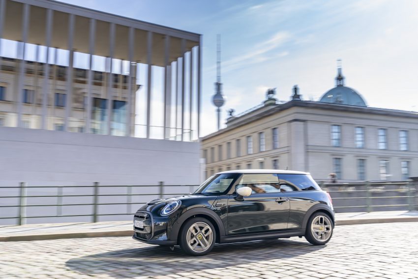 2022 Mini Cooper SE Resolute Edition - Side Wallpaper 850x567 #45