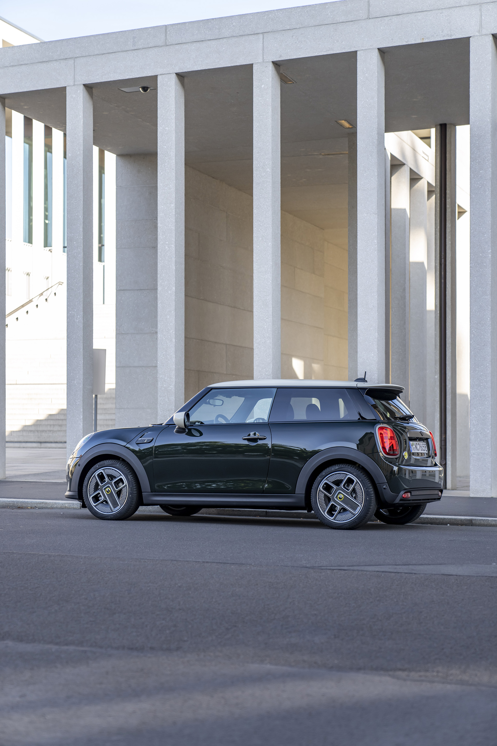 Download 2022 Mini Cooper SE Resolute Edition - Side HD Phone Wallpaper 1920x2880 #29