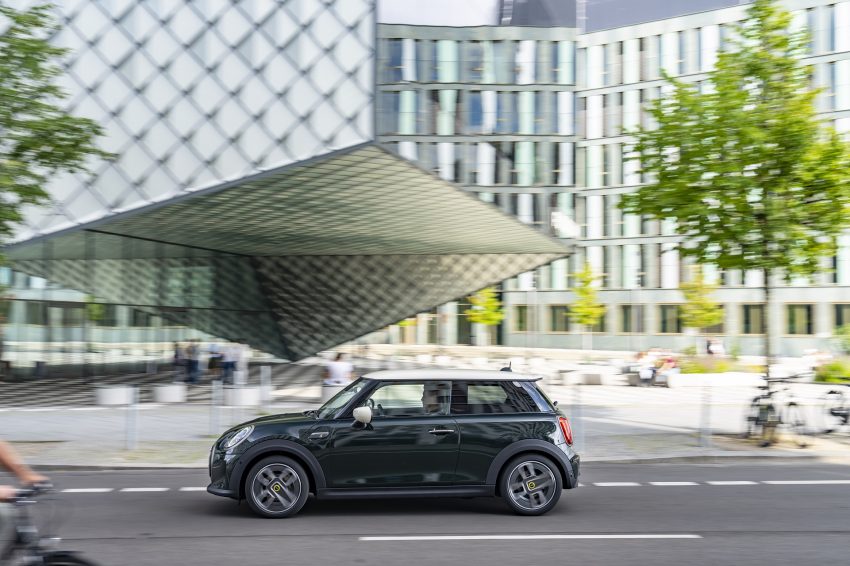 2022 Mini Cooper SE Resolute Edition - Side Wallpaper 850x566 #75
