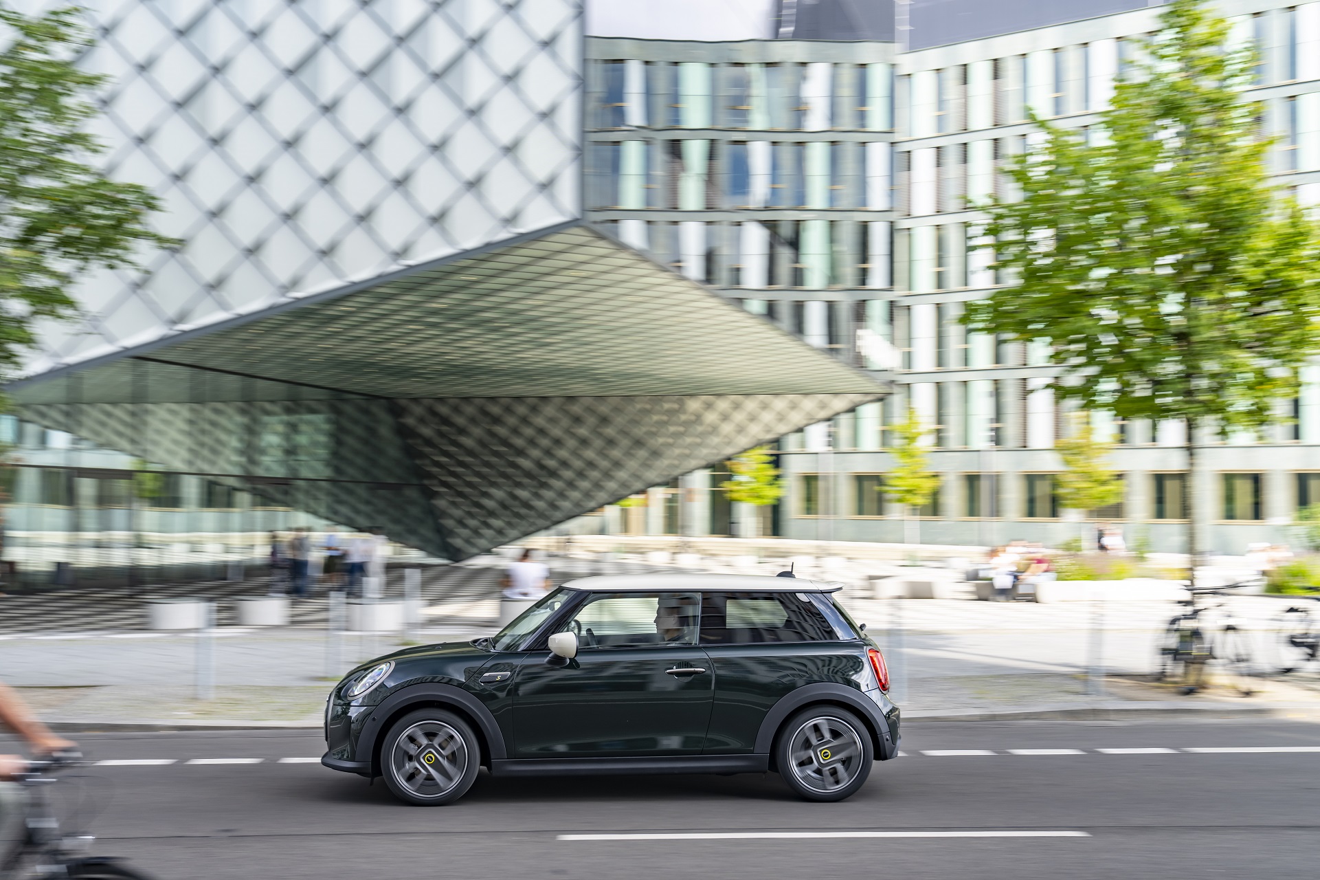 Download 2022 Mini Cooper SE Resolute Edition - Side HD Wallpaper 1921x1280 #75