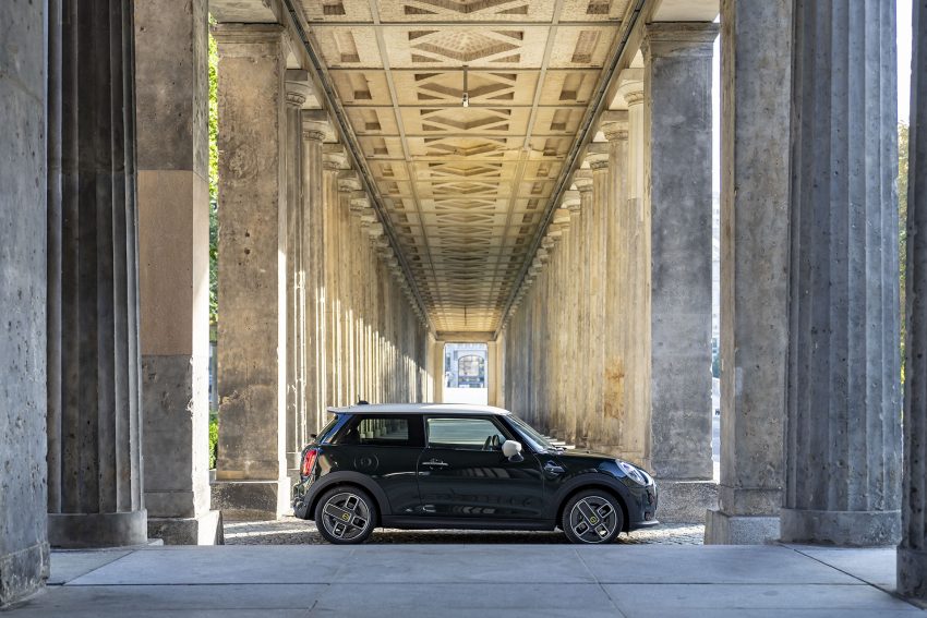 2022 Mini Cooper SE Resolute Edition - Side Wallpaper 850x567 #30