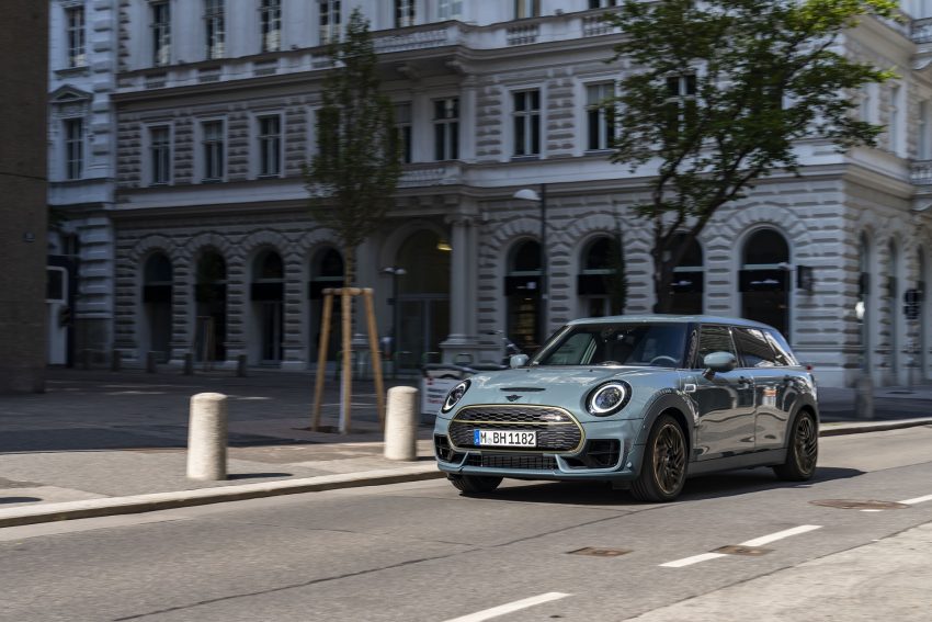 2022 Mini John Cooper Works Clubman Untold Edition - Front Three-Quarter Wallpaper 850x567 #8