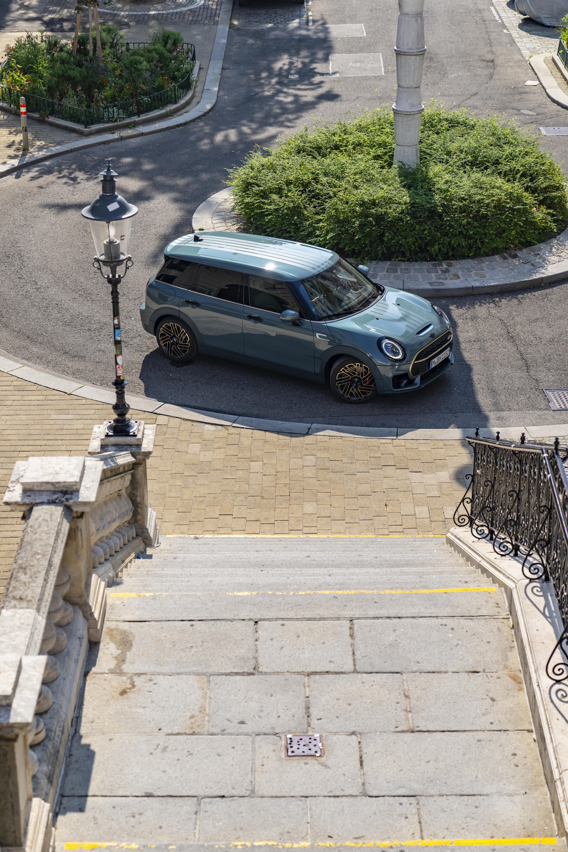 Download 2022 Mini John Cooper Works Clubman Untold Edition - Front Three-Quarter HD Phone Wallpaper 1920x2880 #36