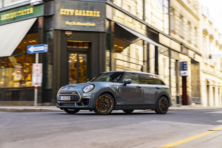 2022 Mini John Cooper Works Clubman Untold Edition - Front Three-Quarter Wallpaper 850x567 #2