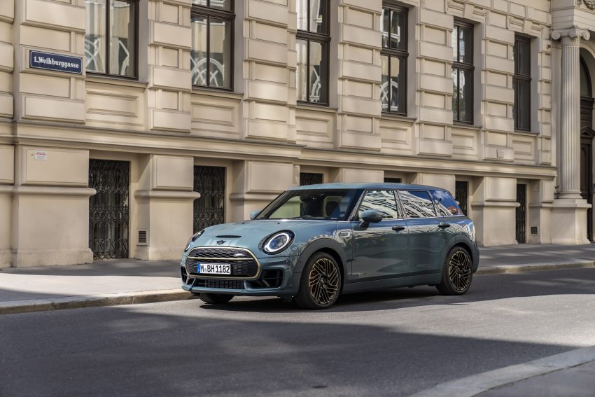 2022 Mini John Cooper Works Clubman Untold Edition - Front Three-Quarter Wallpaper 850x567 #3