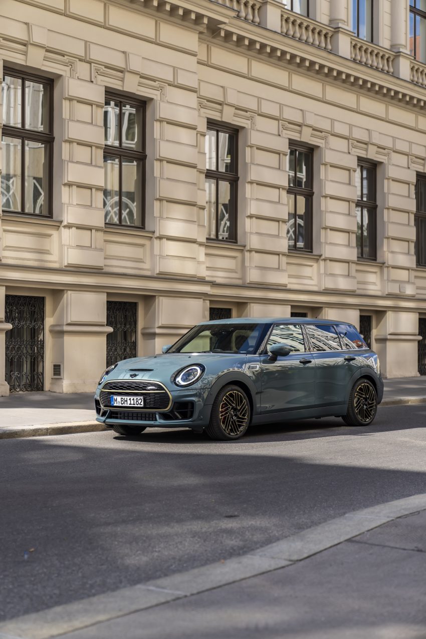 2022 Mini John Cooper Works Clubman Untold Edition - Front Three-Quarter Phone Wallpaper 850x1275 #4