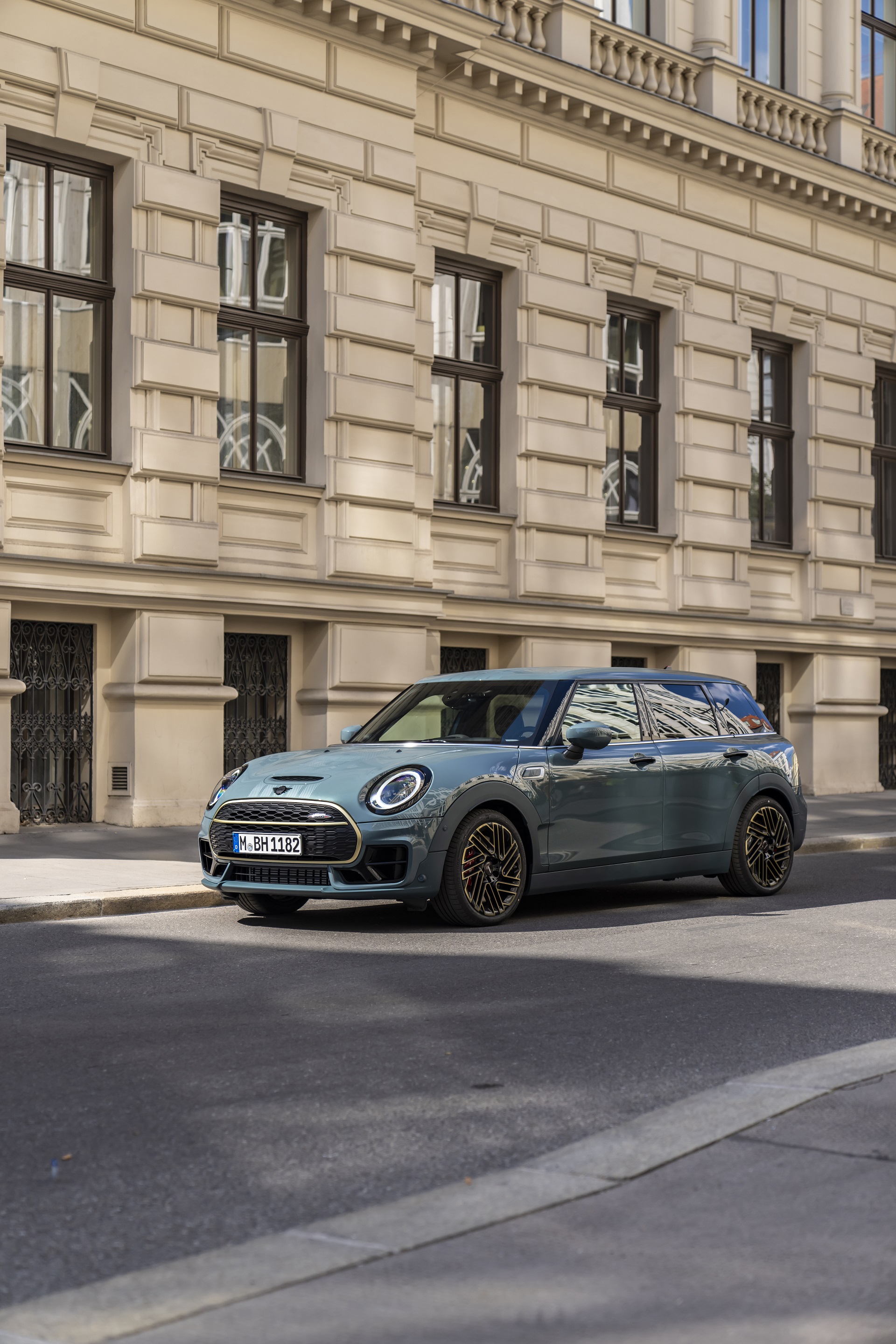Download 2022 Mini John Cooper Works Clubman Untold Edition - Front Three-Quarter HD Phone Wallpaper 1920x2880 #4