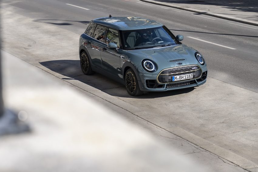 2022 Mini John Cooper Works Clubman Untold Edition - Front Three-Quarter Wallpaper 850x567 #5