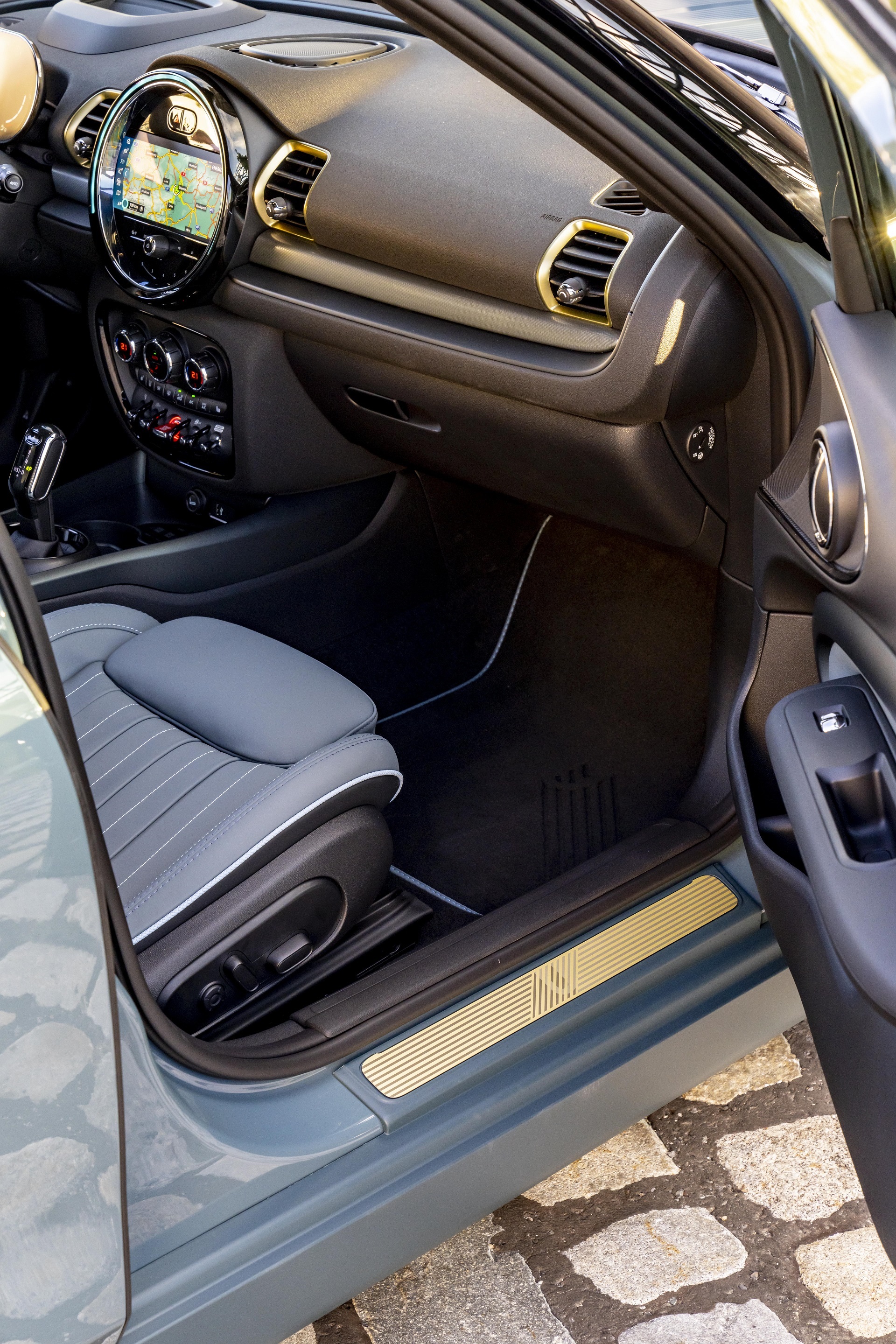 Download 2022 Mini John Cooper Works Clubman Untold Edition - Interior HD Phone Wallpaper 1920x2880 #88