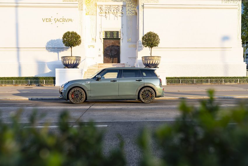 2022 Mini John Cooper Works Clubman Untold Edition - Side Wallpaper 850x567 #28