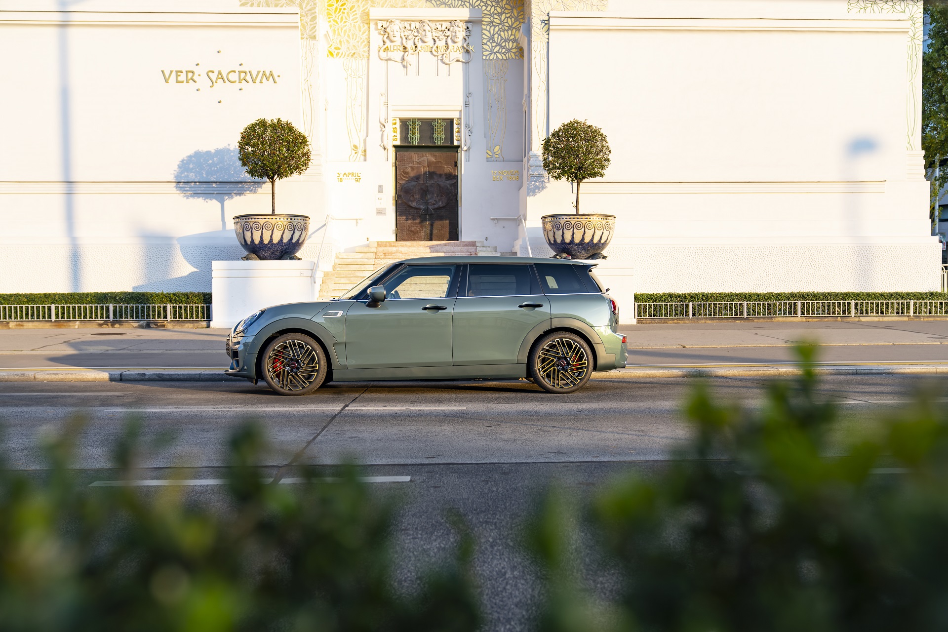 Download 2022 Mini John Cooper Works Clubman Untold Edition - Side HD Wallpaper 1920x1280 #28