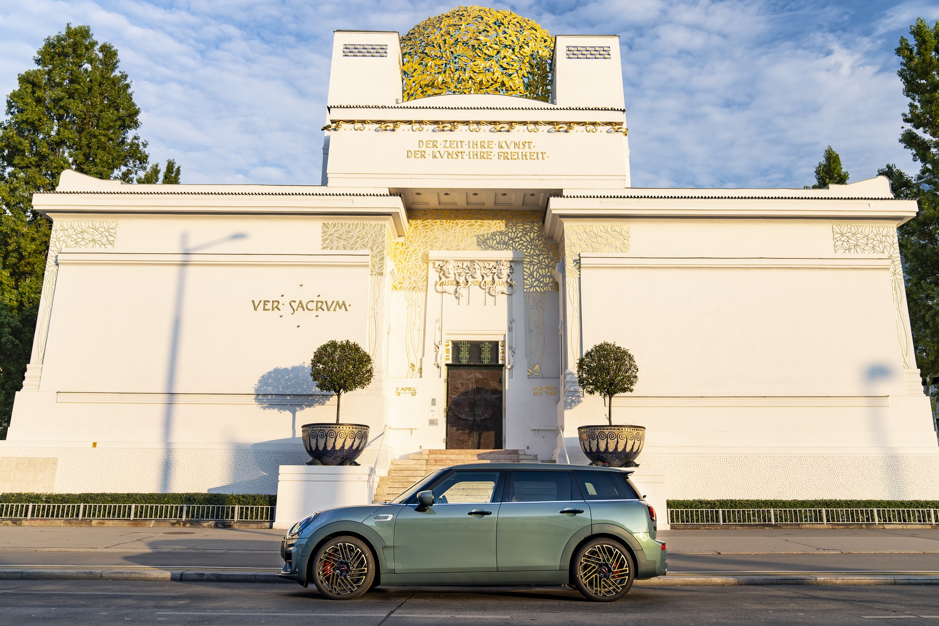 Download 2022 Mini John Cooper Works Clubman Untold Edition - Side HD Wallpaper 1920x1280 #30