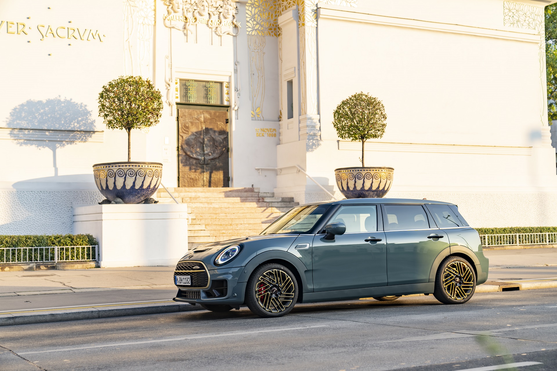 Download 2022 Mini John Cooper Works Clubman Untold Edition - Side HD Wallpaper 1920x1280 #31