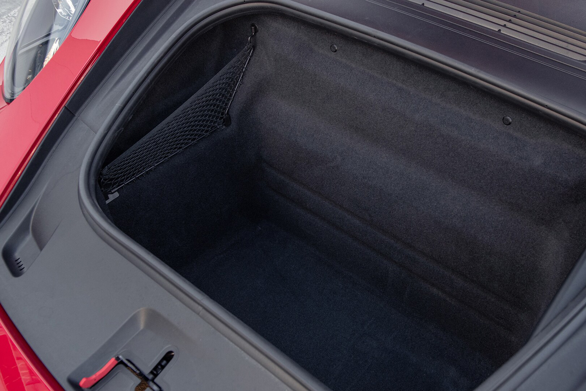 Download 2022 Porsche 911 Carrera 4 GTS - Front Storage Compartment HD Wallpaper 1920x1280 #92