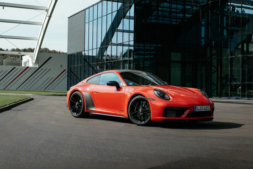 2022 Porsche 911 Carrera 4 GTS - Front Three-Quarter Wallpaper 850x567 #32
