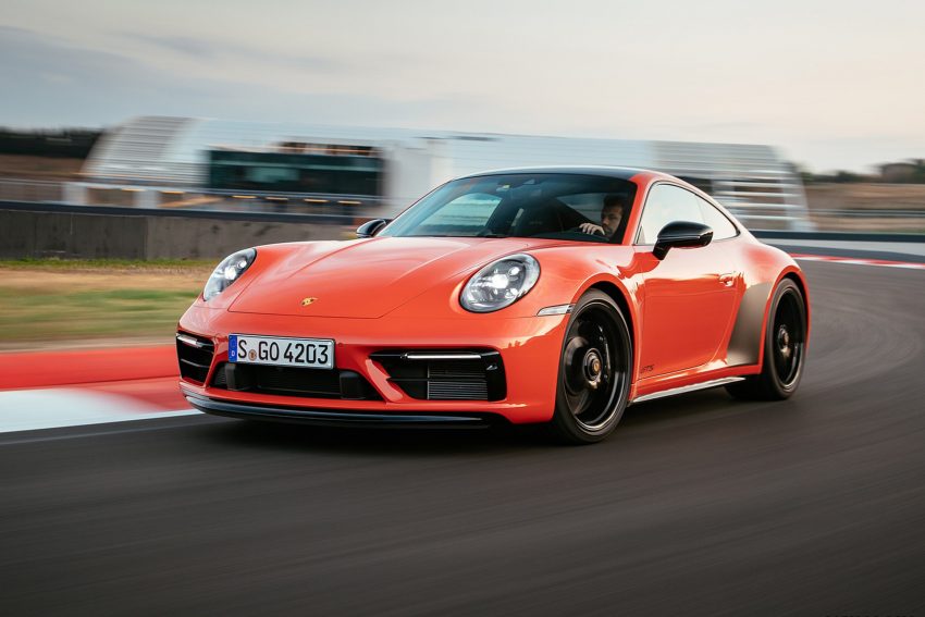 2022 Porsche 911 Carrera 4 GTS - Front Three-Quarter Wallpaper 850x567 #5