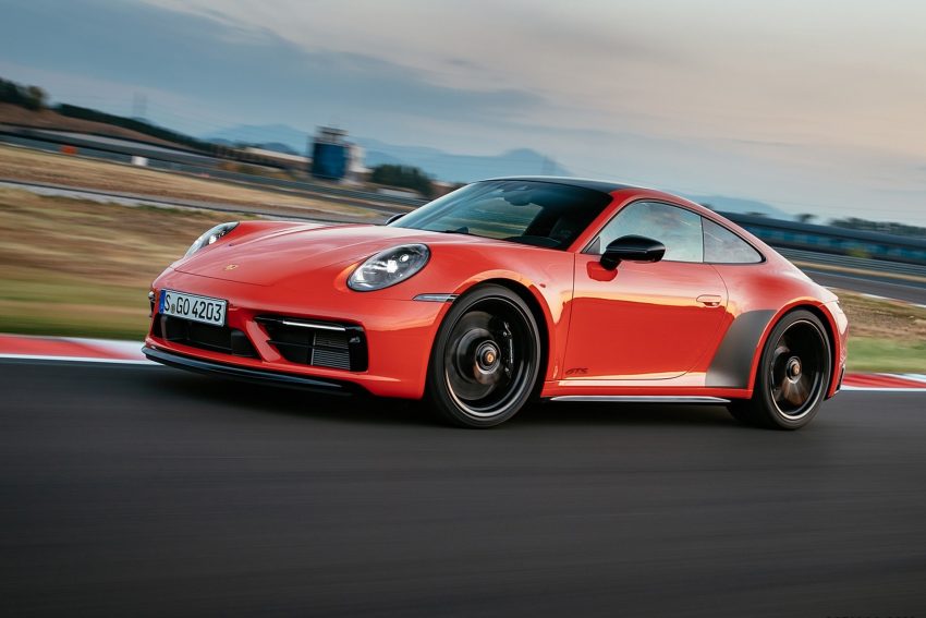 2022 Porsche 911 Carrera 4 GTS - Front Three-Quarter Wallpaper 850x567 #2