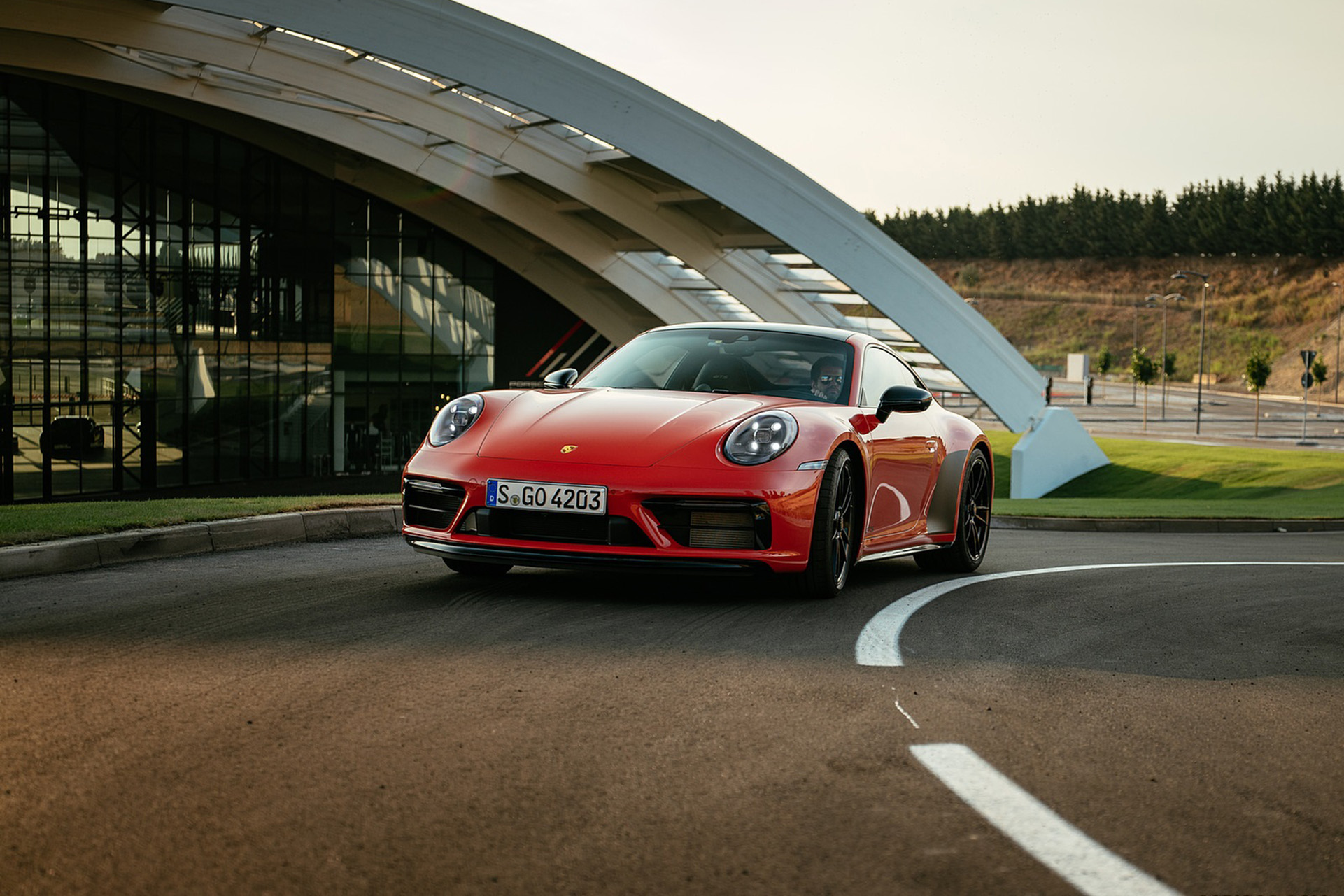 Download 2022 Porsche 911 Carrera 4 GTS - Front Three-Quarter HD Wallpaper 1921x1281 #34