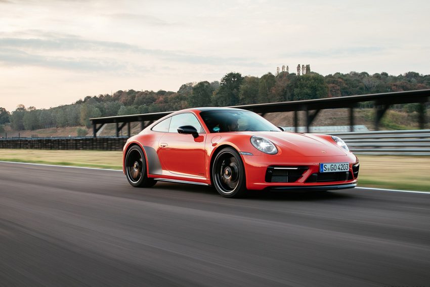 2022 Porsche 911 Carrera 4 GTS - Front Three-Quarter Wallpaper 850x567 #3