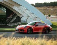 2022 Porsche 911 Carrera 4 GTS - Front Three-Quarter Wallpaper 190x150