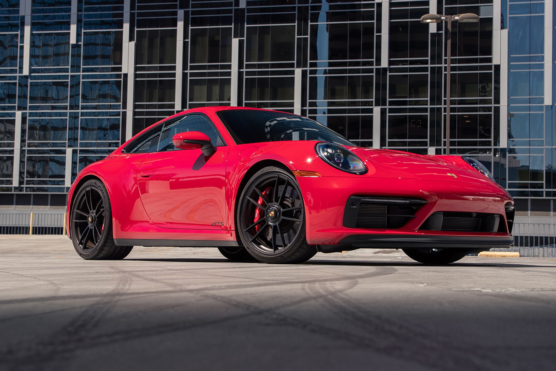 Download 2022 Porsche 911 Carrera 4 GTS - Front Three-Quarter HD Wallpaper 1920x1280 #76