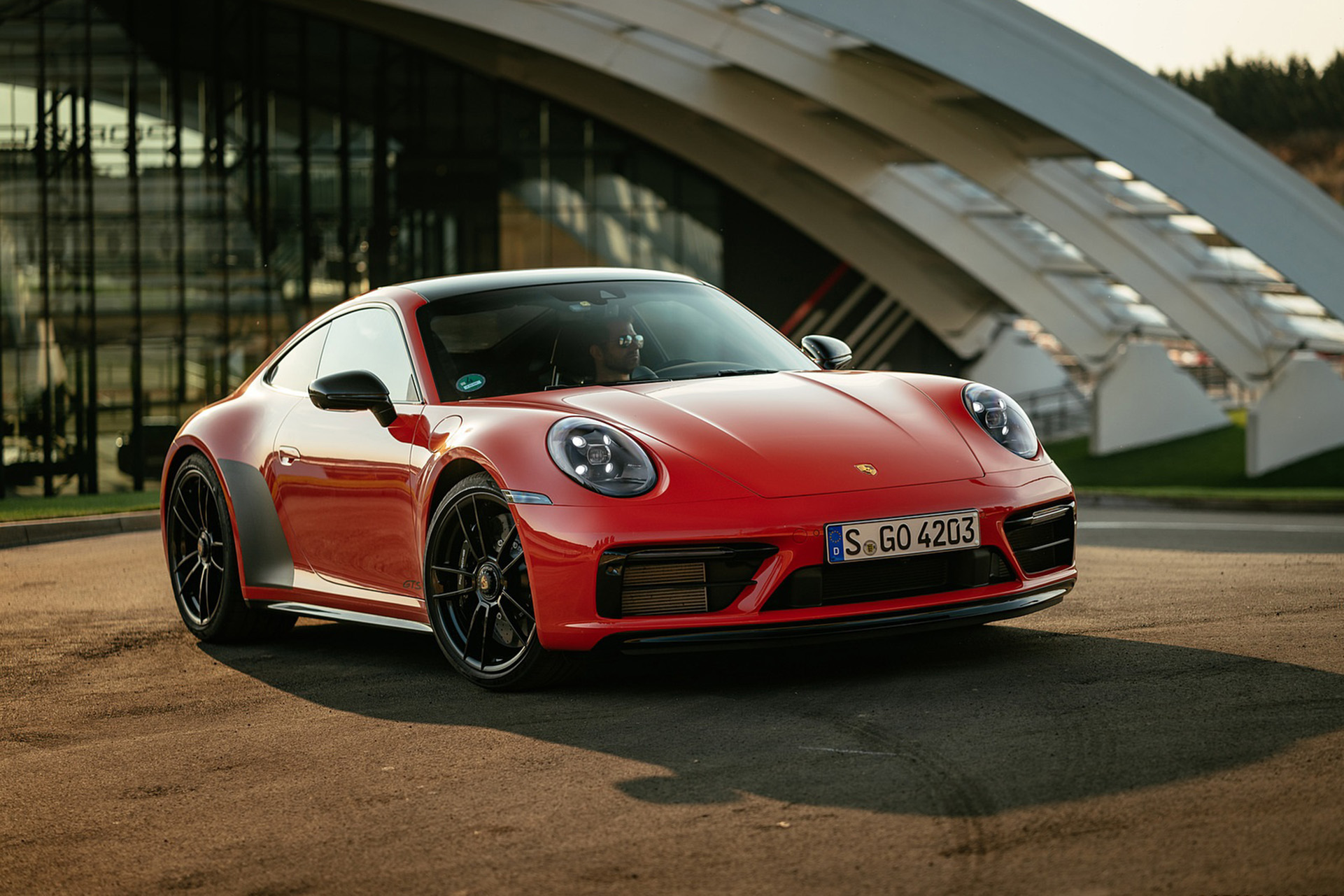 Download 2022 Porsche 911 Carrera 4 GTS - Front Three-Quarter HD Wallpaper 1921x1281 #36