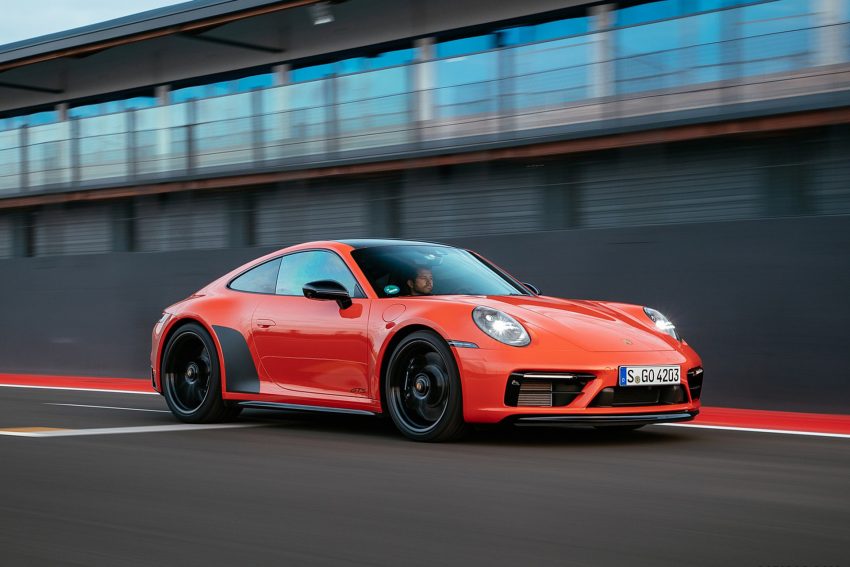 2022 Porsche 911 Carrera 4 GTS - Front Three-Quarter Wallpaper 850x567 #27
