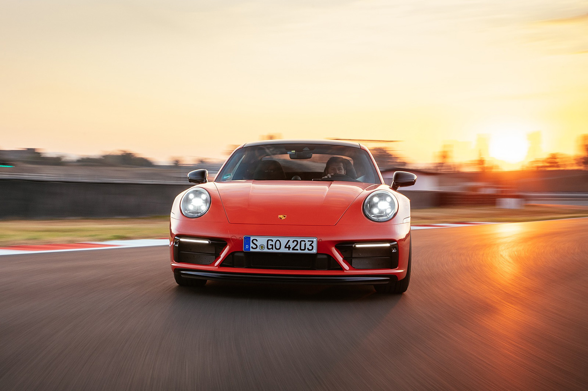 Download 2022 Porsche 911 Carrera 4 GTS - Front HD Wallpaper 1921x1280 #17
