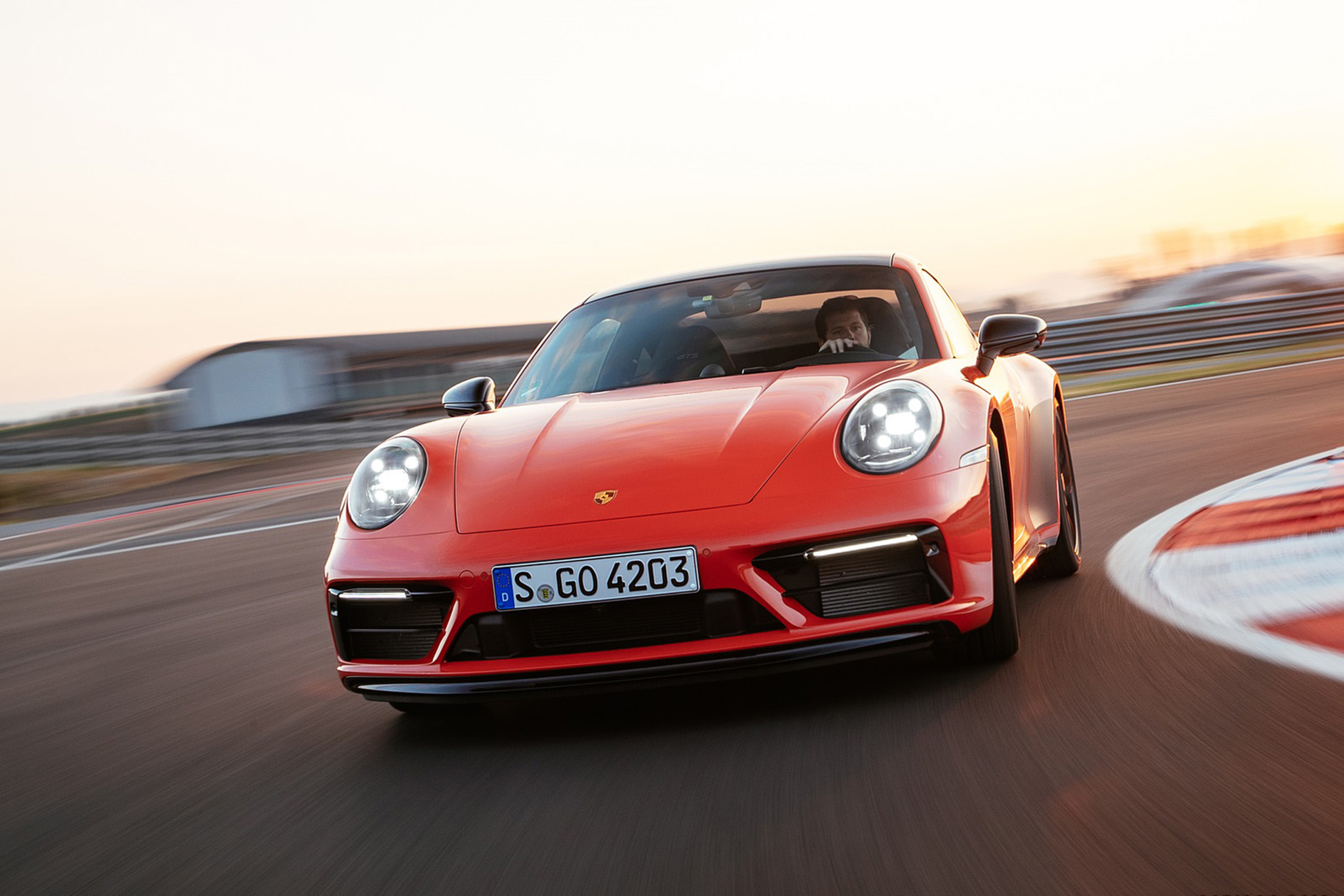 Download 2022 Porsche 911 Carrera 4 GTS - Front HD Wallpaper 1921x1281 #14