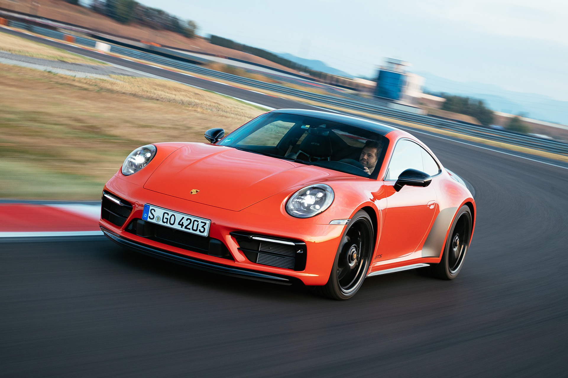 Download 2022 Porsche 911 Carrera 4 GTS - Front HD Wallpaper 1921x1280 #6