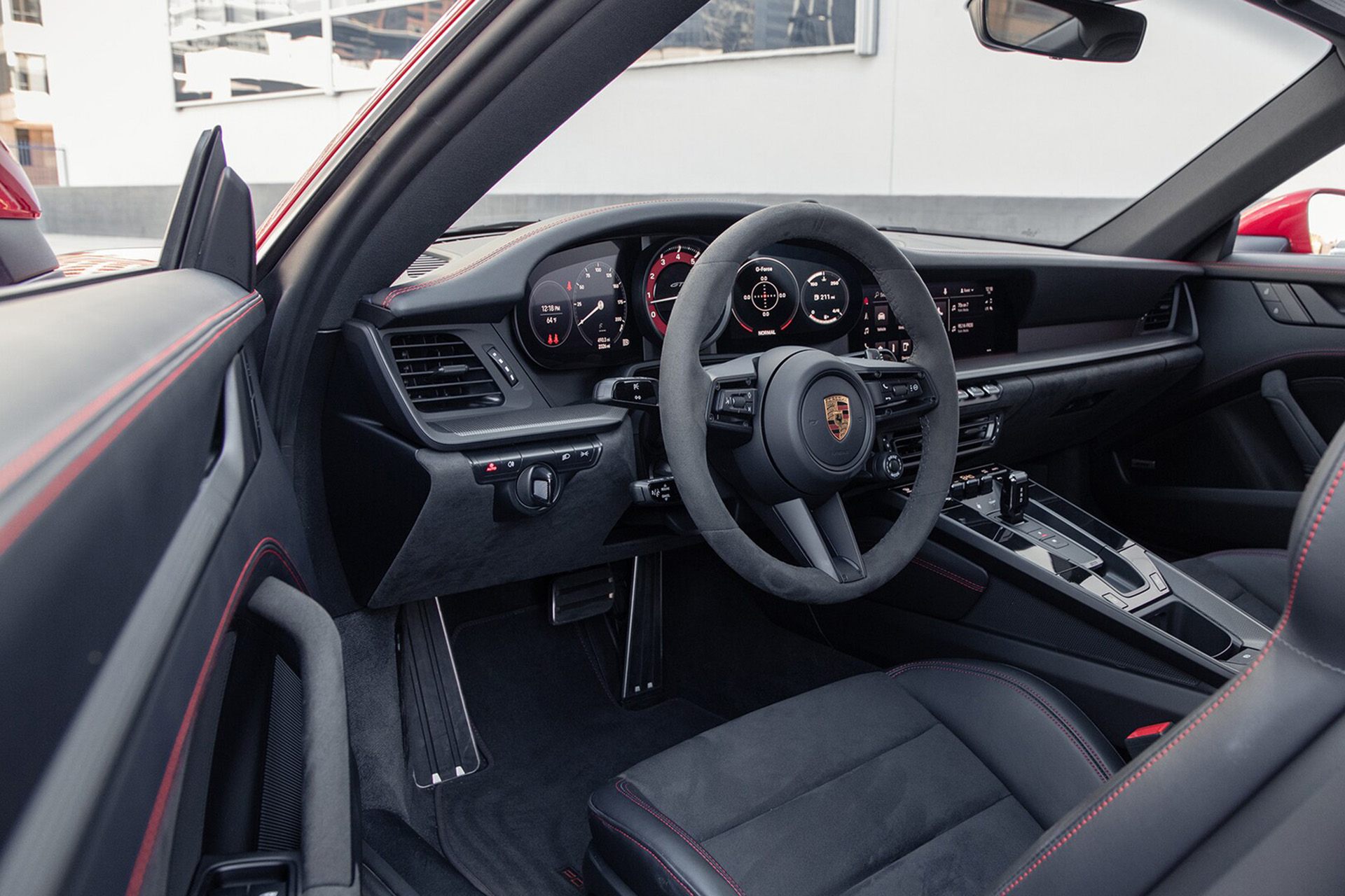 Download 2022 Porsche 911 Carrera 4 GTS - Interior HD Wallpaper 1920x1280 #102