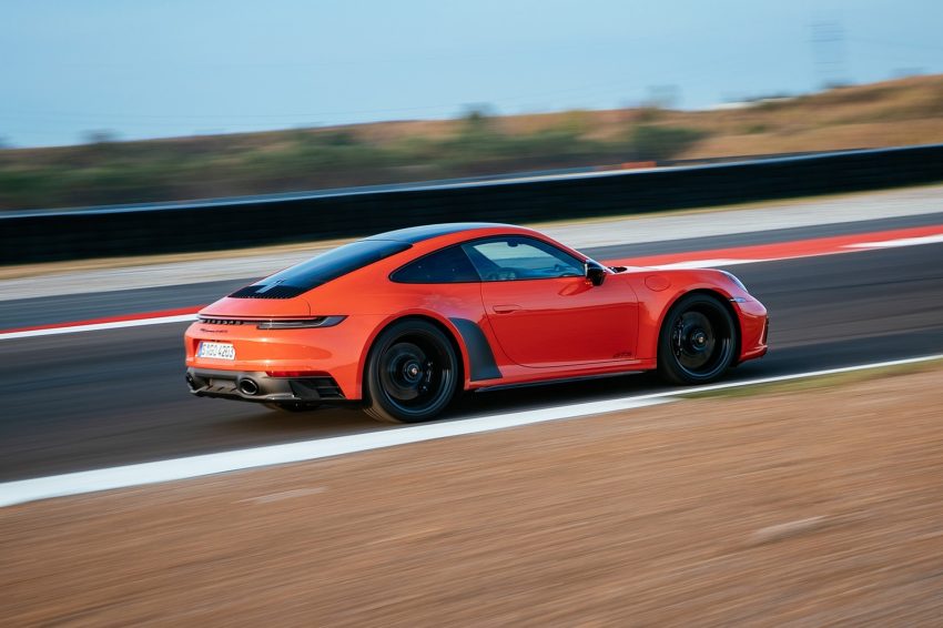 2022 Porsche 911 Carrera 4 GTS - Rear Three-Quarter Wallpaper 850x566 #7