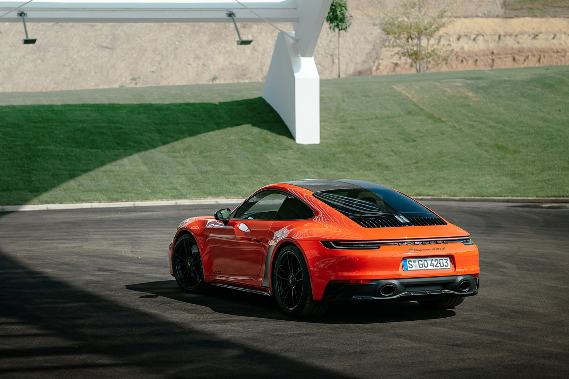 Download 2022 Porsche 911 Carrera 4 GTS - Rear Three-Quarter HD Wallpaper 1920x1279 #41