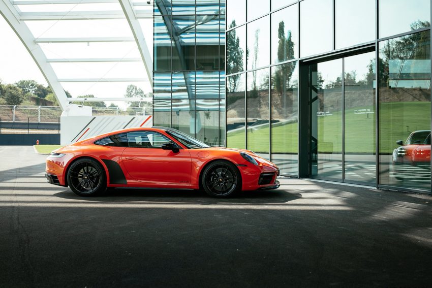 2022 Porsche 911 Carrera 4 GTS - Side Wallpaper 850x567 #39
