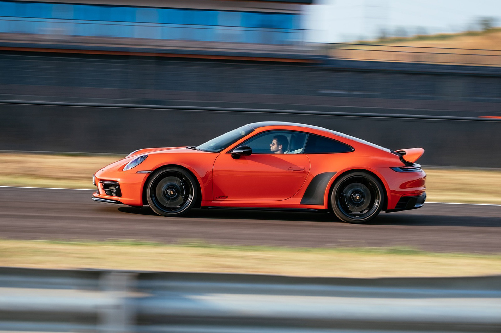 Download 2022 Porsche 911 Carrera 4 GTS - Side HD Wallpaper 1921x1280 #30