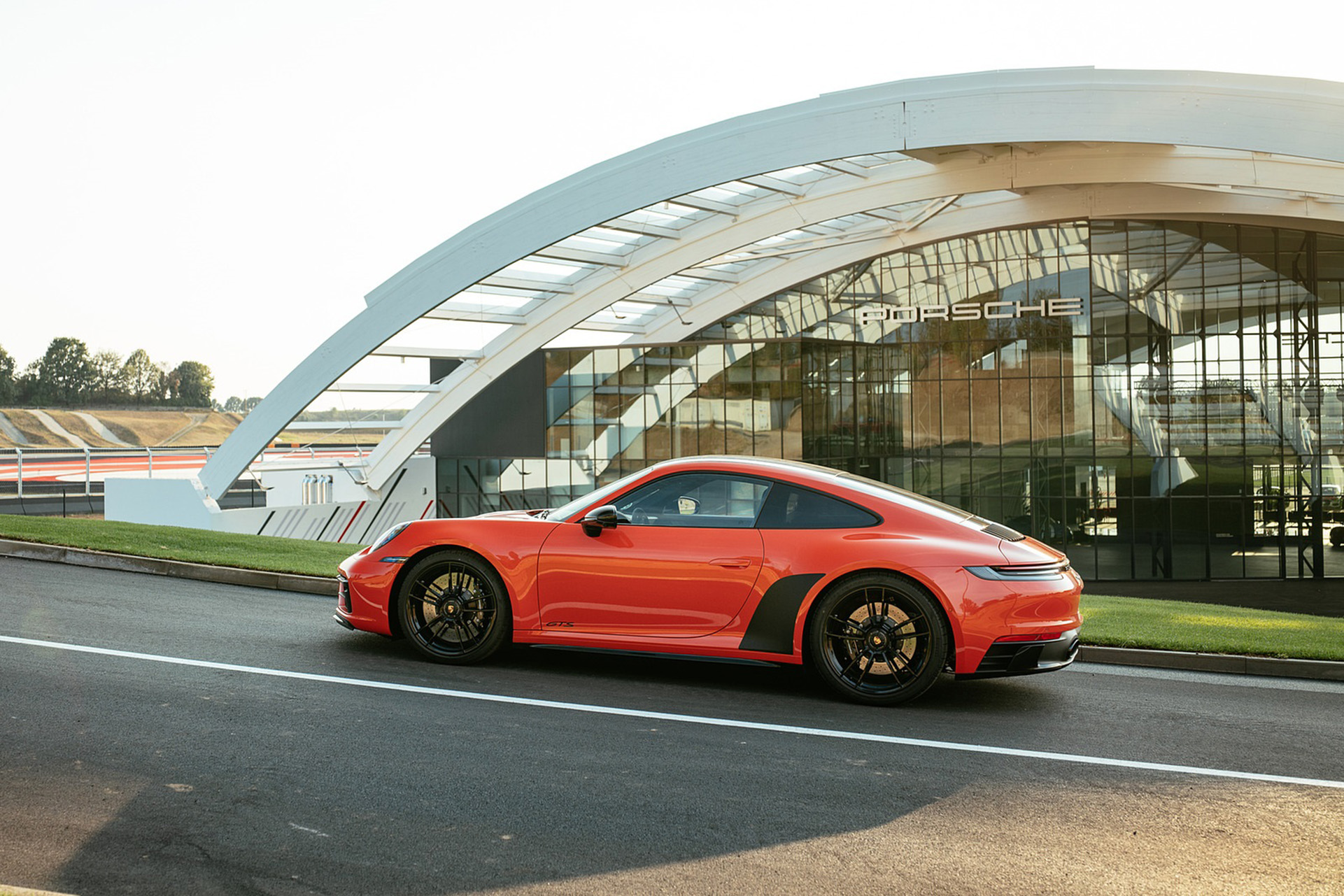 Download 2022 Porsche 911 Carrera 4 GTS - Side HD Wallpaper 1921x1281 #40